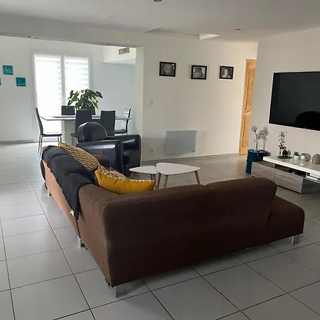 Single-story With Pool